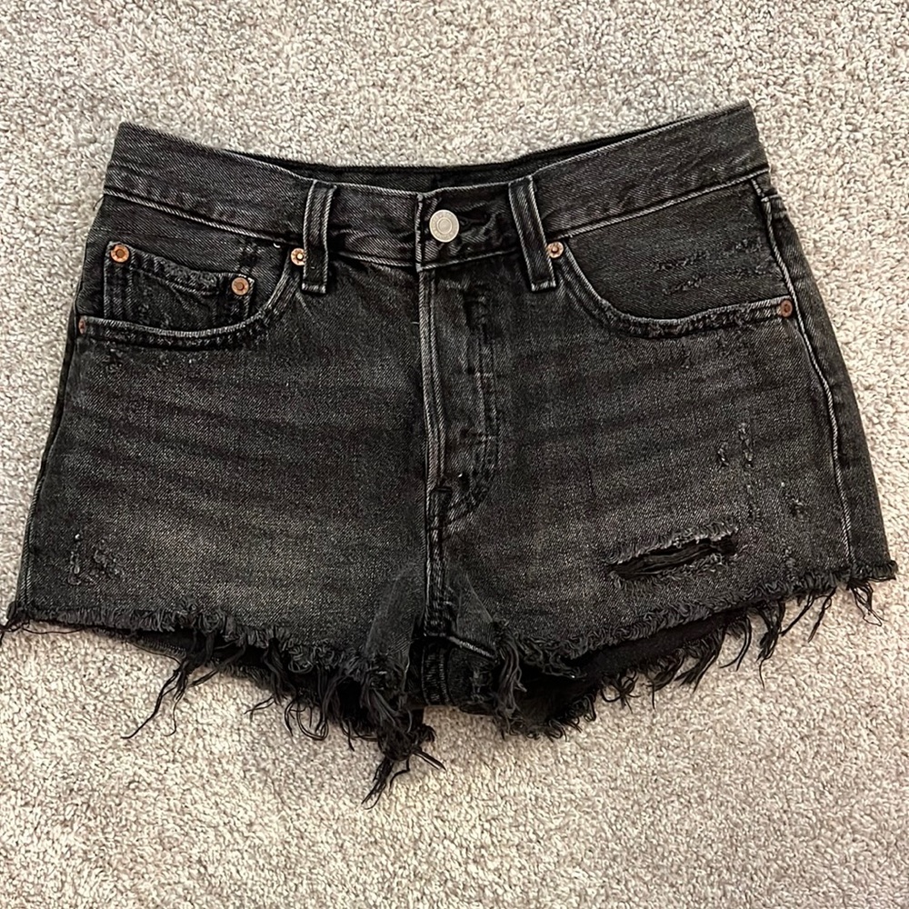 Black Levi’s 501s